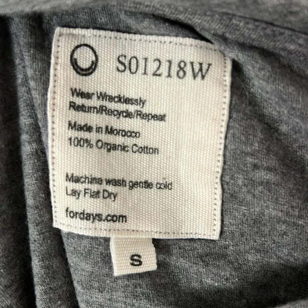 NWT For Days Gray Daily Crew Short Sleeve T-Shirt Small - Picture 2 of 4